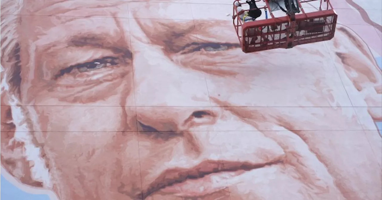 New mural in Montreal honours René Lévesque