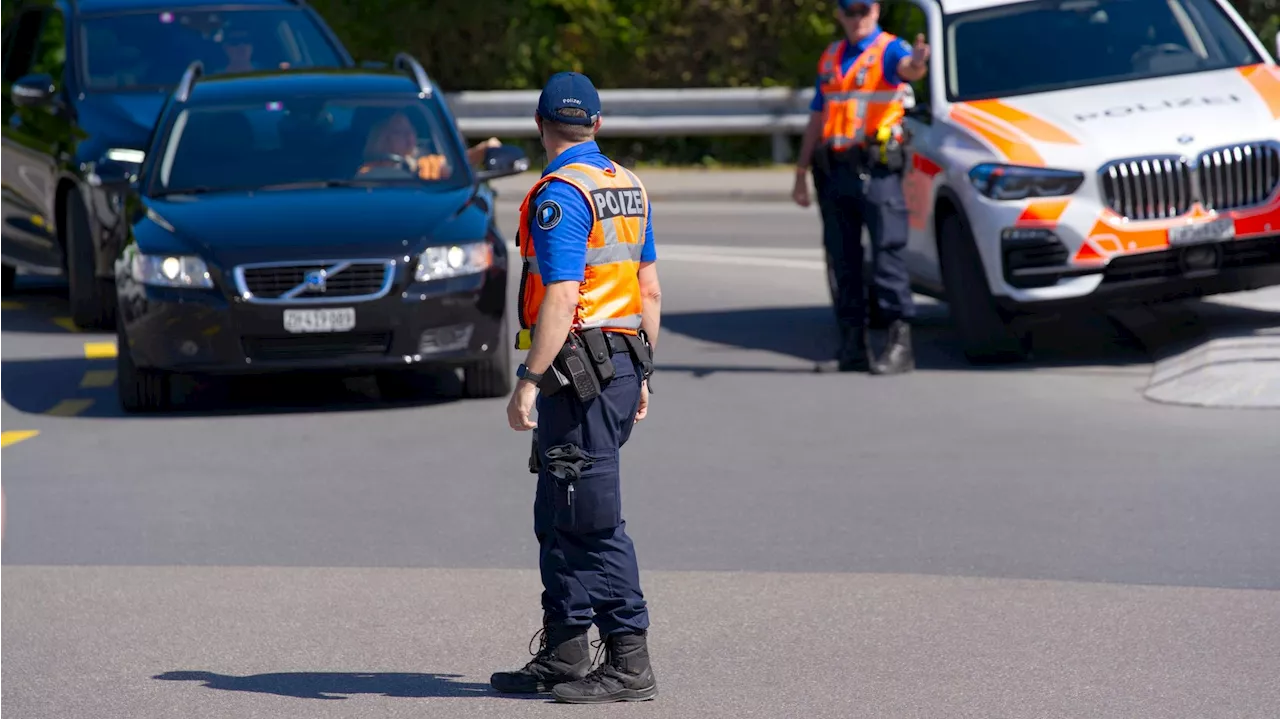  Frau verliert Führerschein, weil sie Polizei behindert