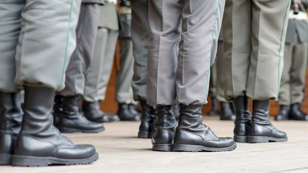 Keine Brille getragen... - Soldat teilte Bild mit Hakenkreuz