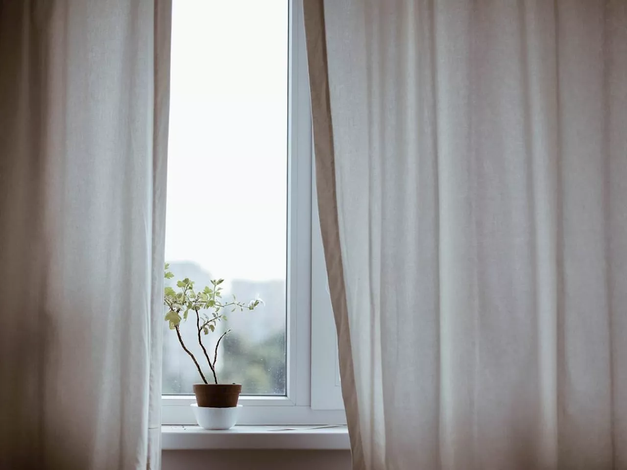 Estate e caldo, ecco quando aprire le finestre per rinfrescare casa