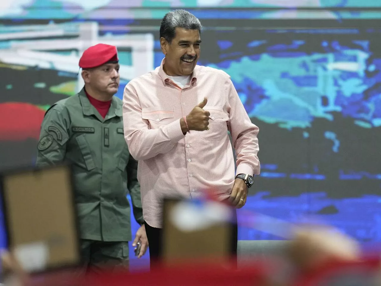 Venezuela, Maduro proclamato presidente. Barricate di protesta a Caracas