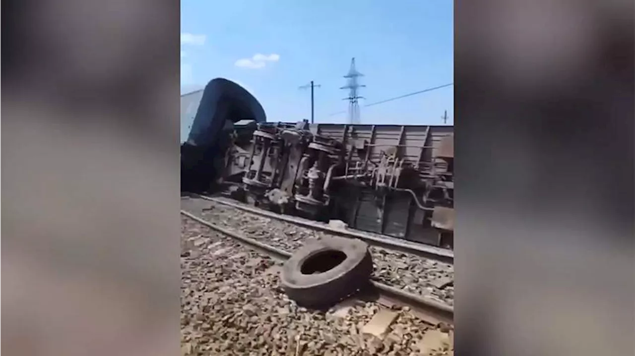 Появилось видео с места схода с рельсов пассажирского поезда под Волгоградом