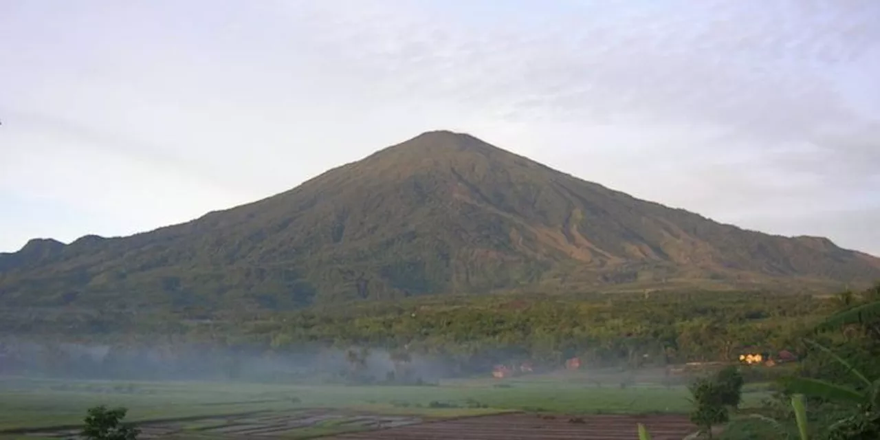 [HOAKS] Gunung Ciremai Akan Meletus Pasca-Gempa di Kabupaten Kuningan