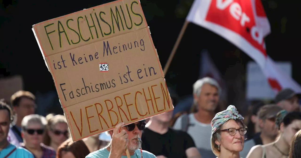 Deutschland: Tausende Demonstranten gegen Rechtsextremisten Sellner