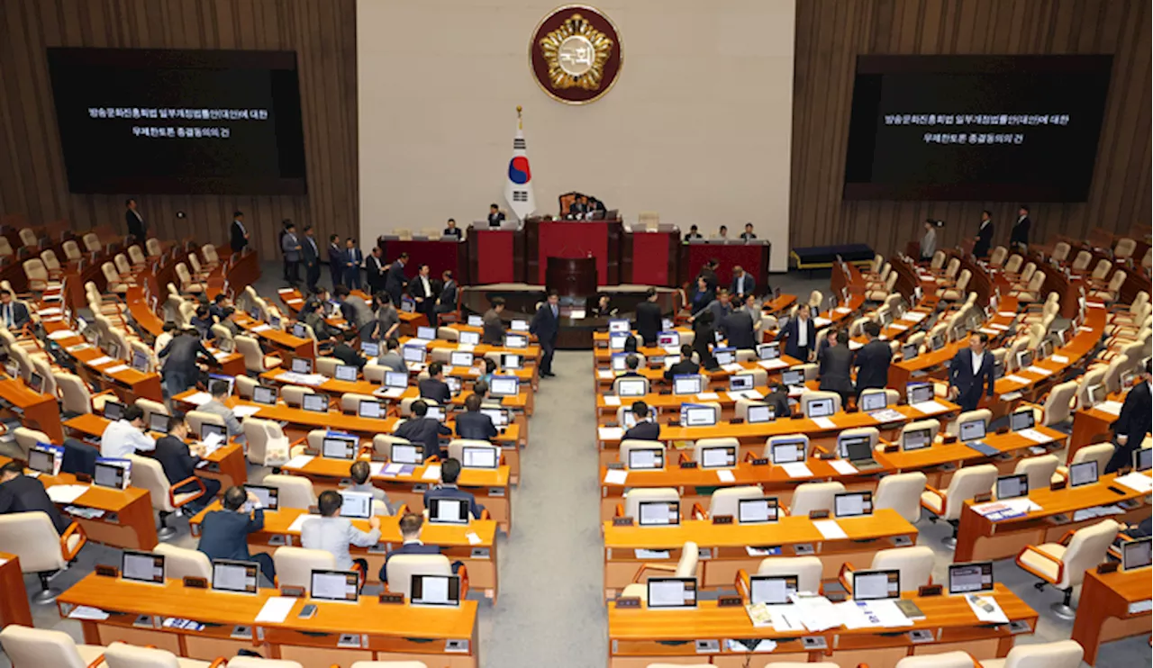 ‘방송4법’ 방문진법, 국회 본회의 통과···국민의힘, 마지막 법안 상정에 4차 필리버스터