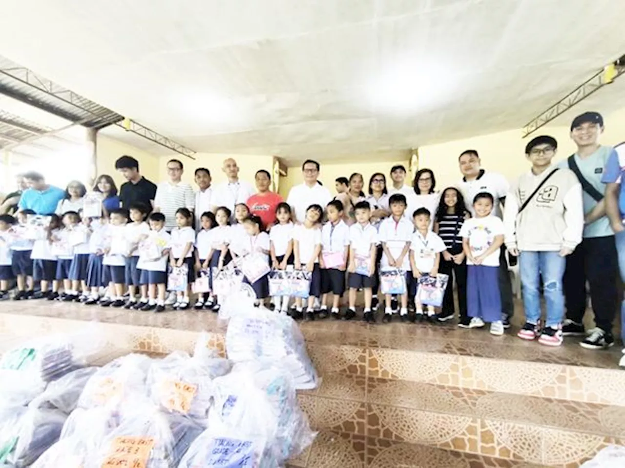 2,400 pupils receive free school supplies in Quezon