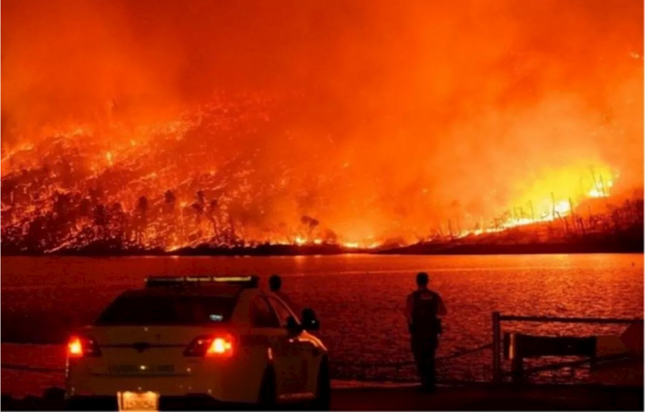 Ribuan Pemadam Kebakaran Dikerahkan Padamkan Kebakaran di California