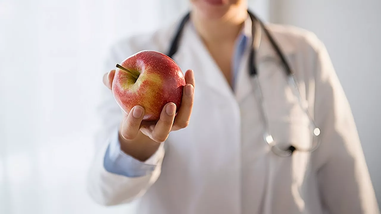 How to Eat Healthy While Working in Healthcare