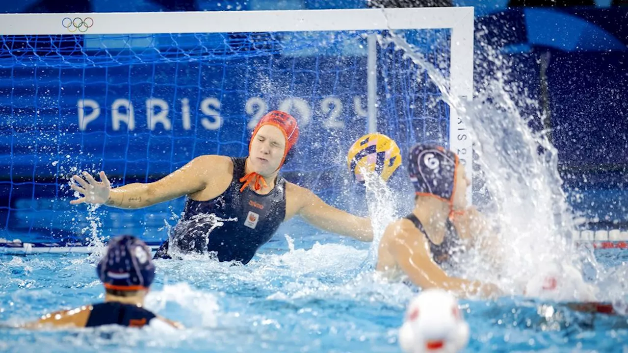 Waterpolosters winnen na moeilijke start toch nog ruim van China