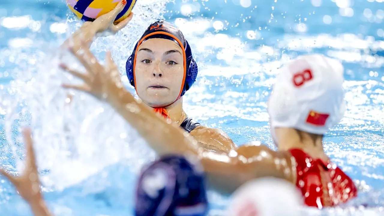 Waterpolosters winnen na moeilijke start toch nog ruim van China