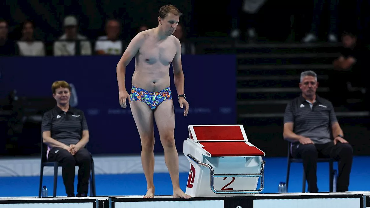 Gegenstand aus Becken geholt: Helfer stiehlt Top-Schwimmerinnen bei Olympia die Show