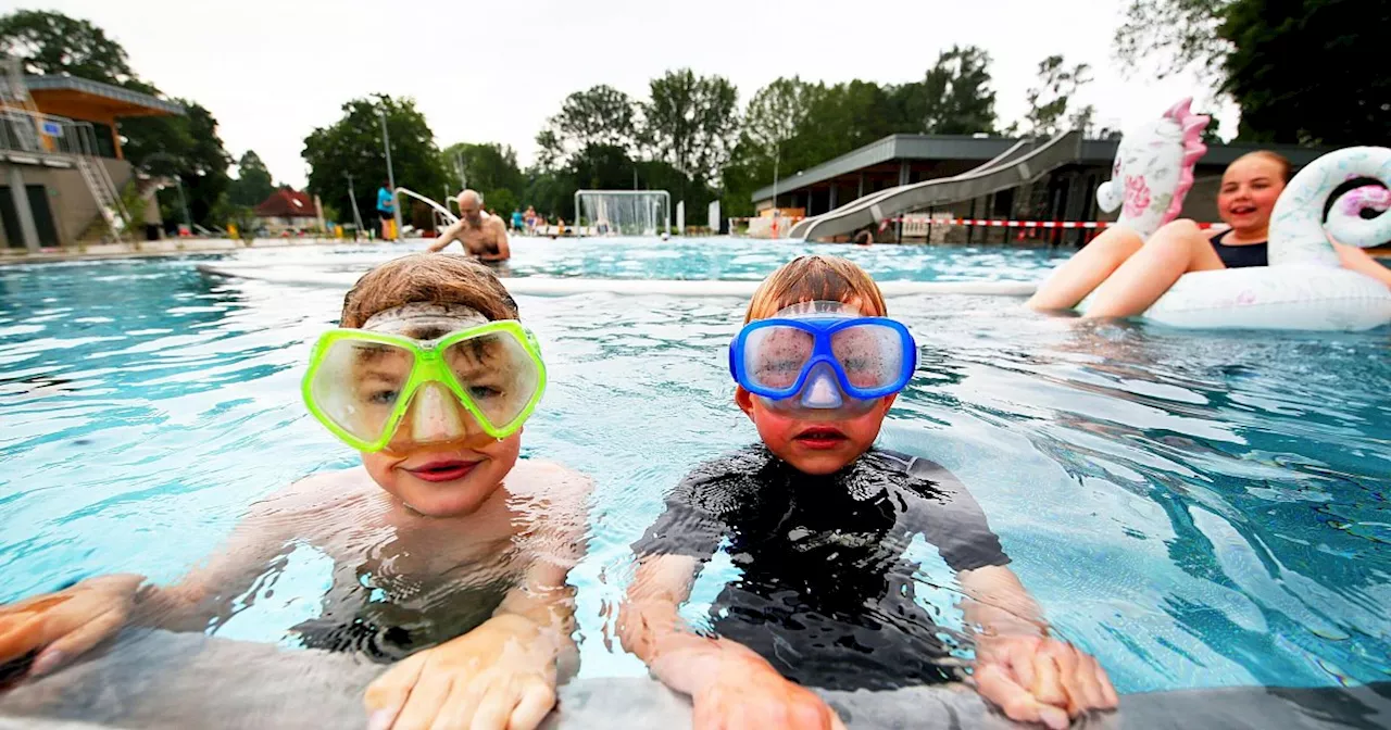 Personalmangel und schlechtes Wetter: Wie läuft die Freibad-Saison im Bünder Land?