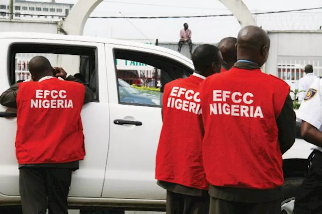 EFCC arrests 11 suspected internet fraudsters in Uyo