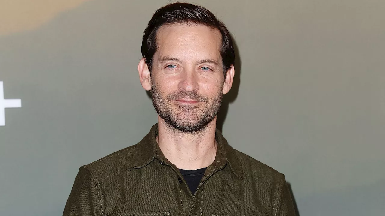 Tobey Maguire urlaubt mit unbekannter Frau in St. Tropez!