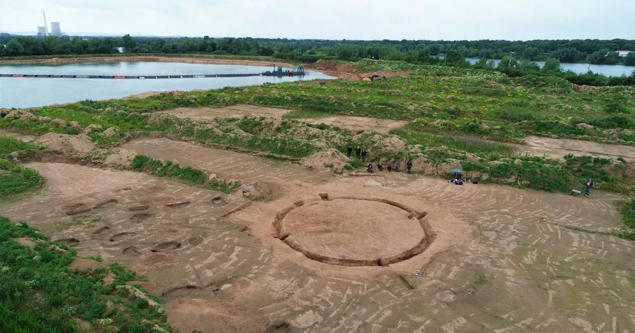 Petershagen: Archäologen erforschen über 2.000 Jahre alte Gräber nahe der Weser​