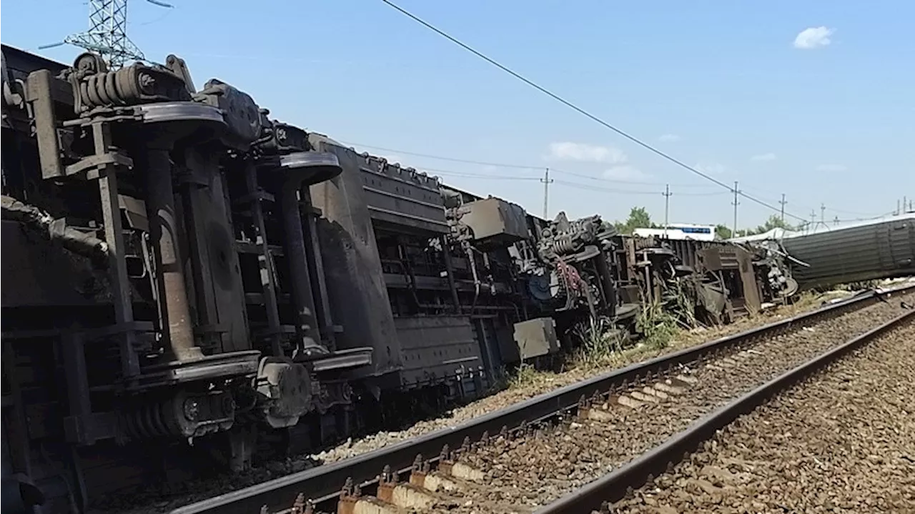 Более 300 человек отправили в ПВР после ЧП с поездом в Волгоградской области