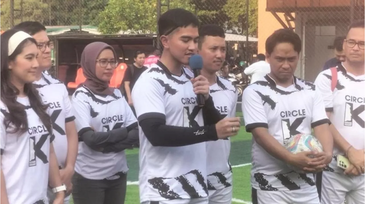 PSI Umumkan 15 Jagonya di Pilkada, Kaesang Pakai Jersey Serahkan Rekomendasi