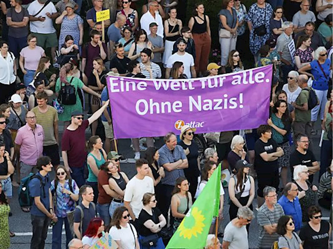 Tausende protestieren in Deutschland gegen Sellner