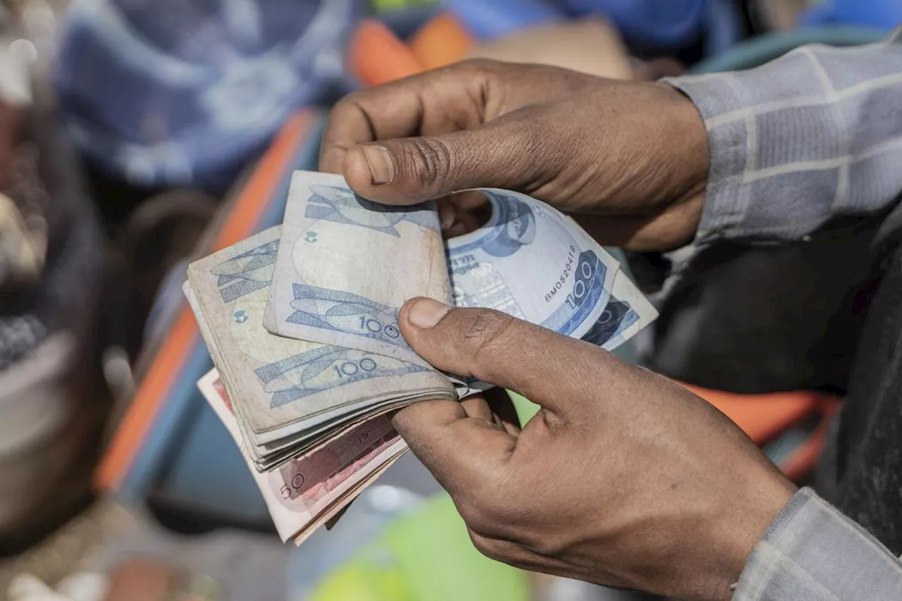 Ethiopia Frees Its Currency to Lure Investors, Spur Growth