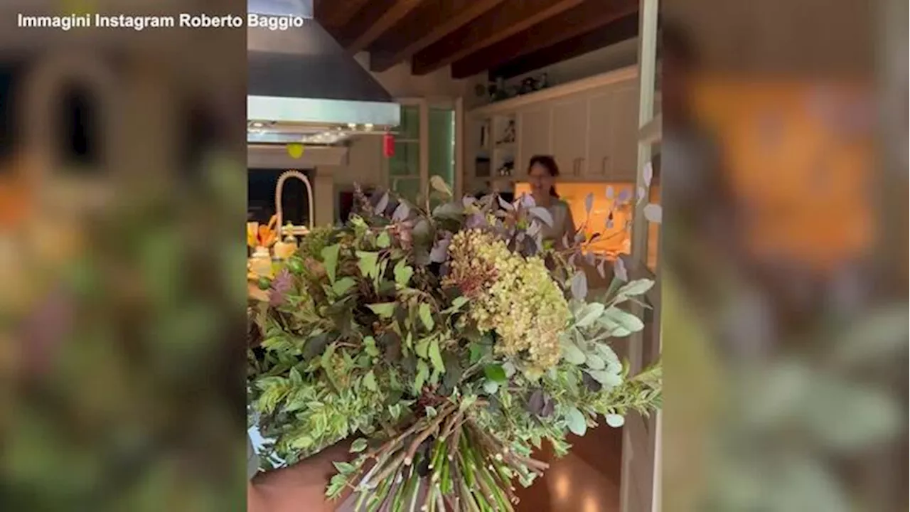 Calcio, Baggio regala mazzo di fiori alla moglie per l'anniversario