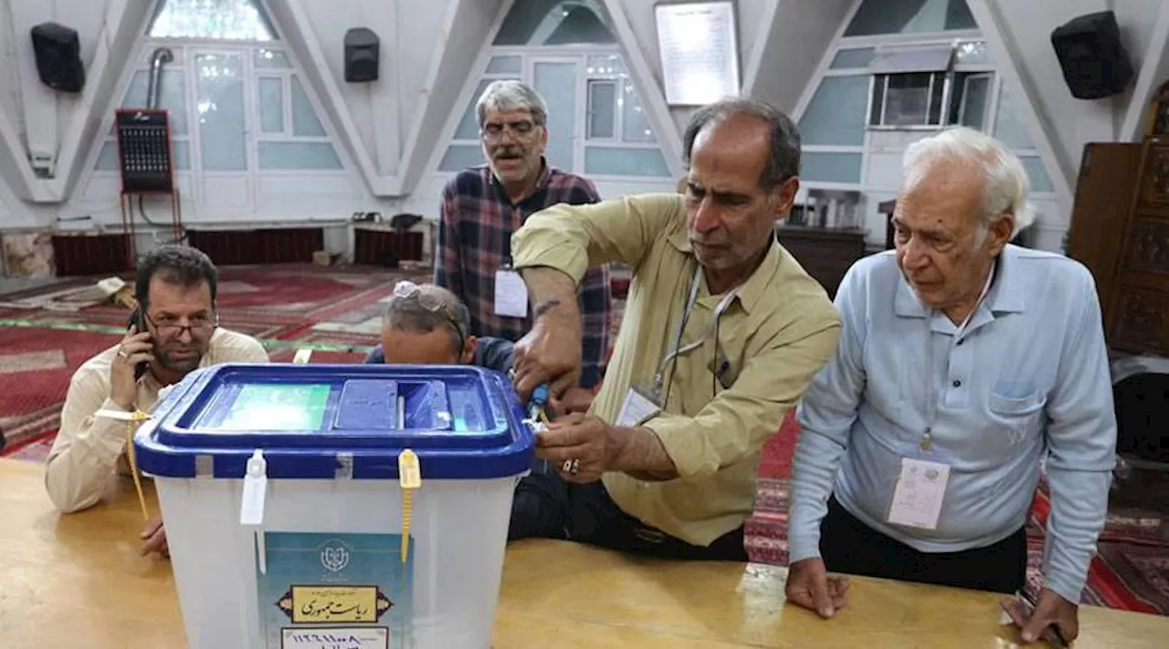 بيزشكيان وجليلي يتنافسان غداً على مقعد الرئاسة في إيران