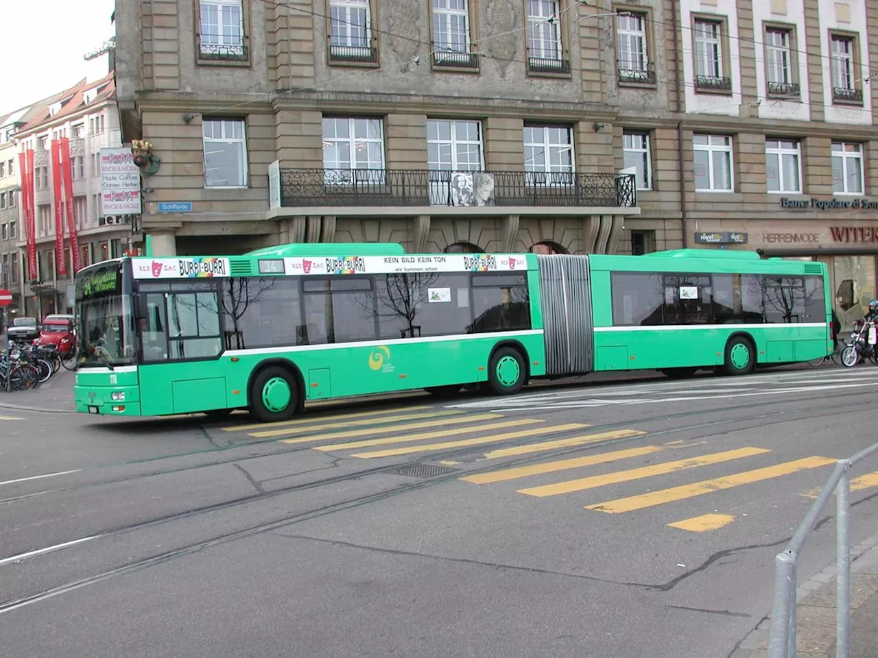 Verspätungen und Ausfälle: Unfall legt ÖV in Basler Innenstadt lahm