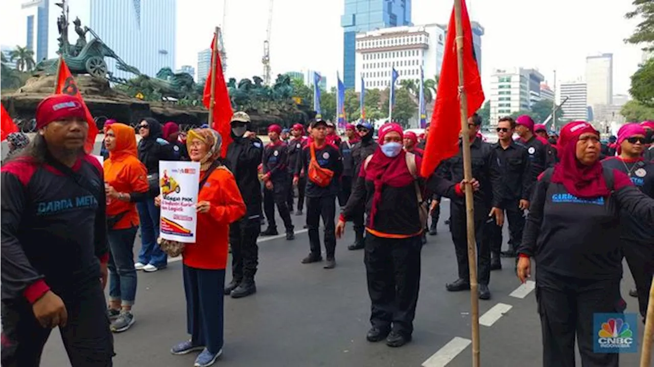 Buruh Mulai Demo di Patung Kuda, Jalan Medan Merdeka Barat Ditutup