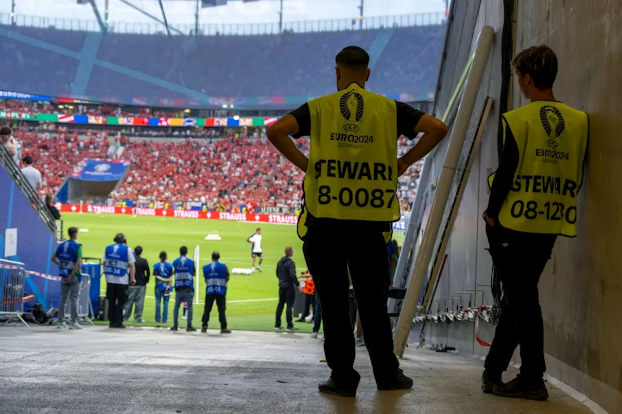 Gewalt-Szene in EM-Stadion: Ordner prügeln brutal auf Fan ein