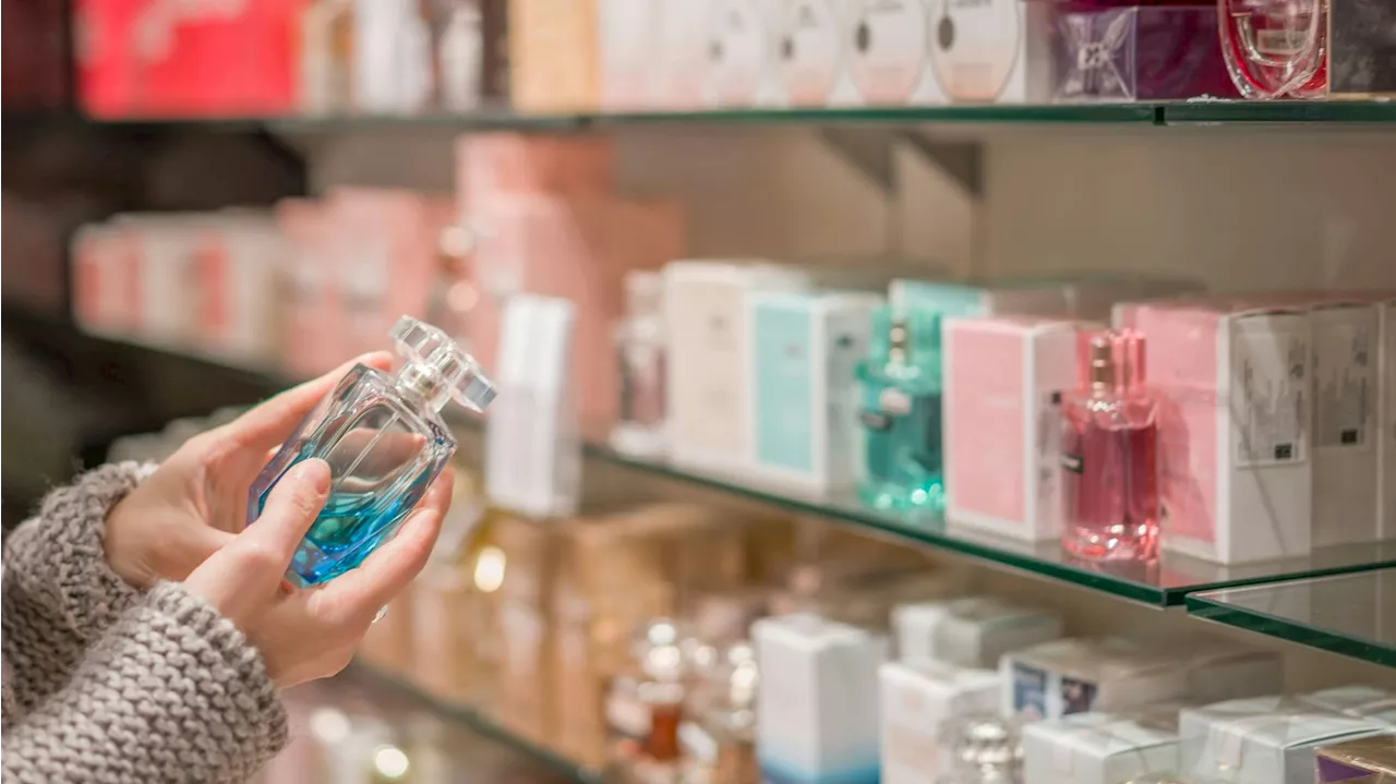 Parfum und Kleidung gestohlen – Bande wütete in Shops