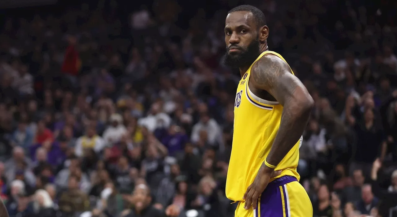 LeBron James chiede una trade con gli Spurs? Per ora tutto porta al rinnovo con i Lakers