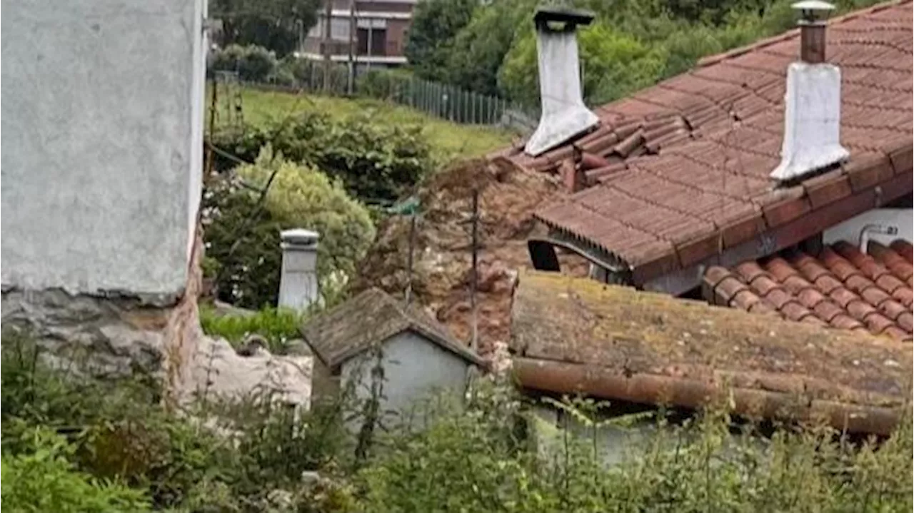 Una gran roca se desprende y cae sobre un caserío en Markina