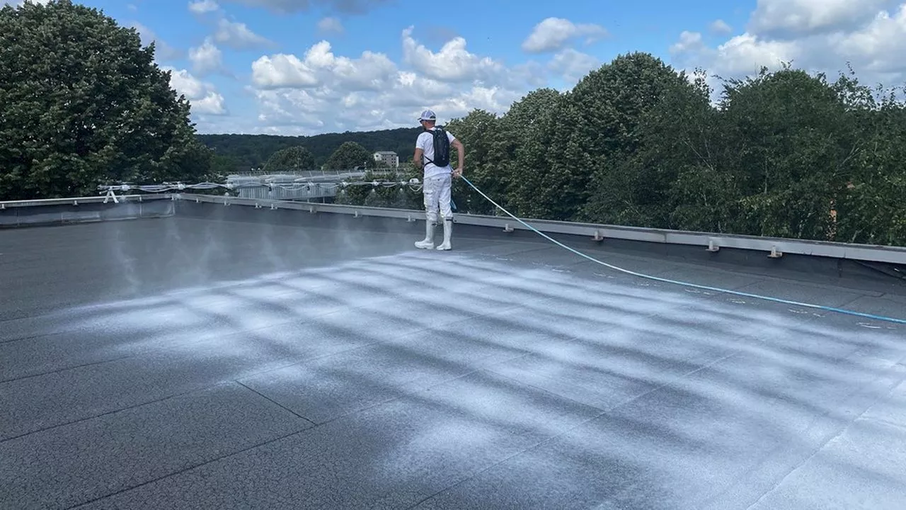 A Besançon, Batifranc teste le « blanc temporaire » pour refroidir le toit de JR Automation