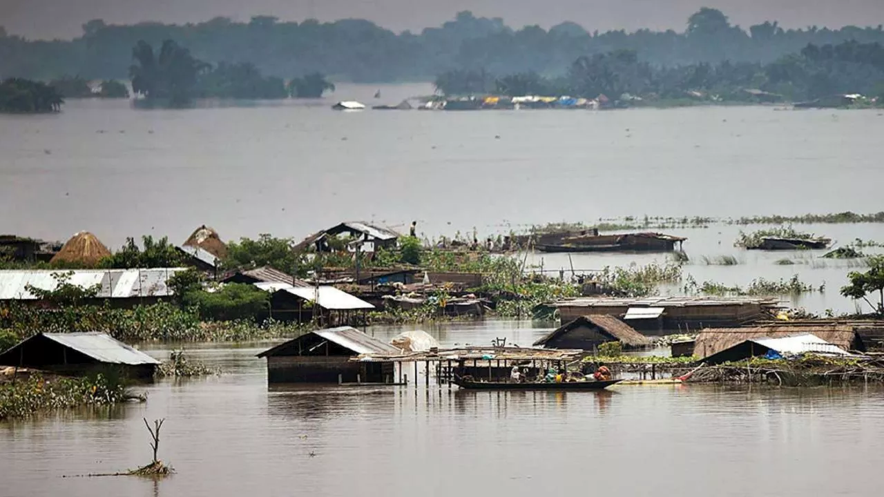 Assam Floods: असम में भारी बारिश ने मचाई तबाही, बाढ़ से अब तक 38 लोगों की मौत, उभान पर ब्रह्मपुत्र नदी