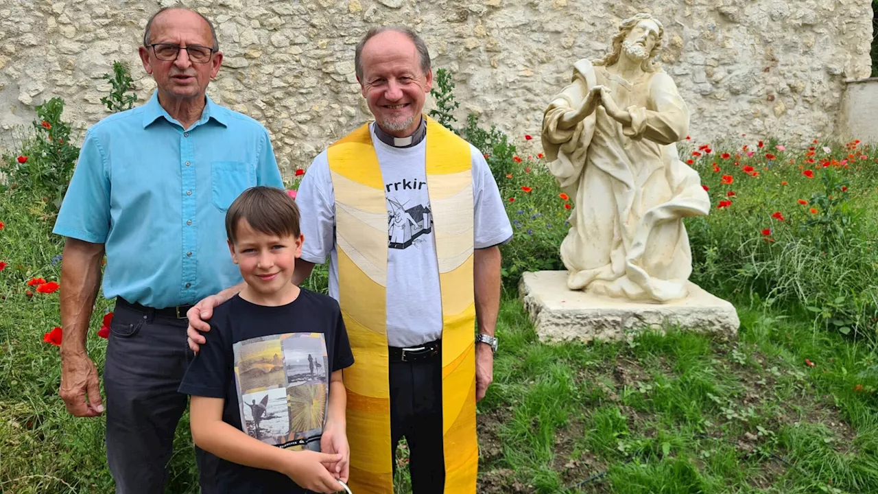 Christusstatue an der sanierten Stadtmauer wurde gesegnet