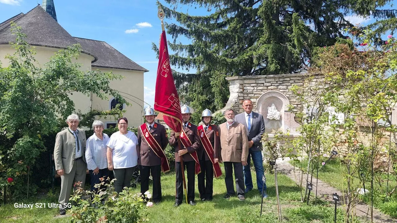 Jetzt hat die Kaisersteinbrucher Wehr auch ihre eigene Fahne