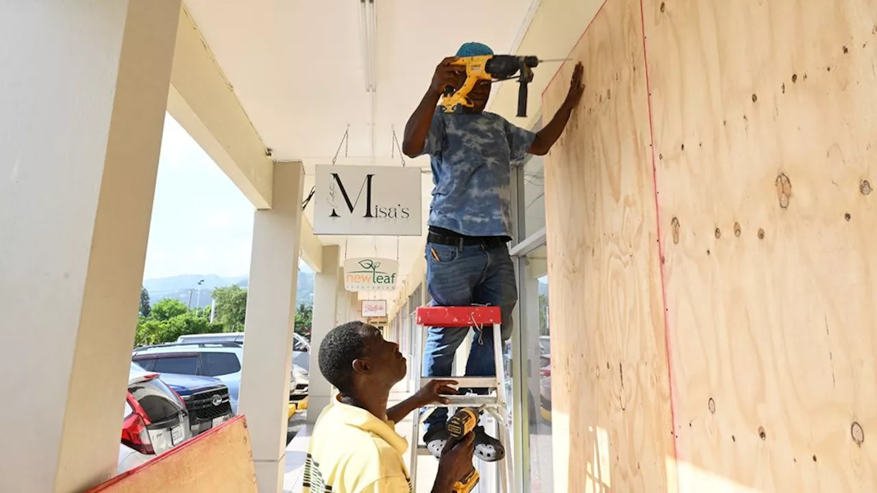 Jamaica zet zich schrap voor Beryl: avondklok en luchthavens gesloten