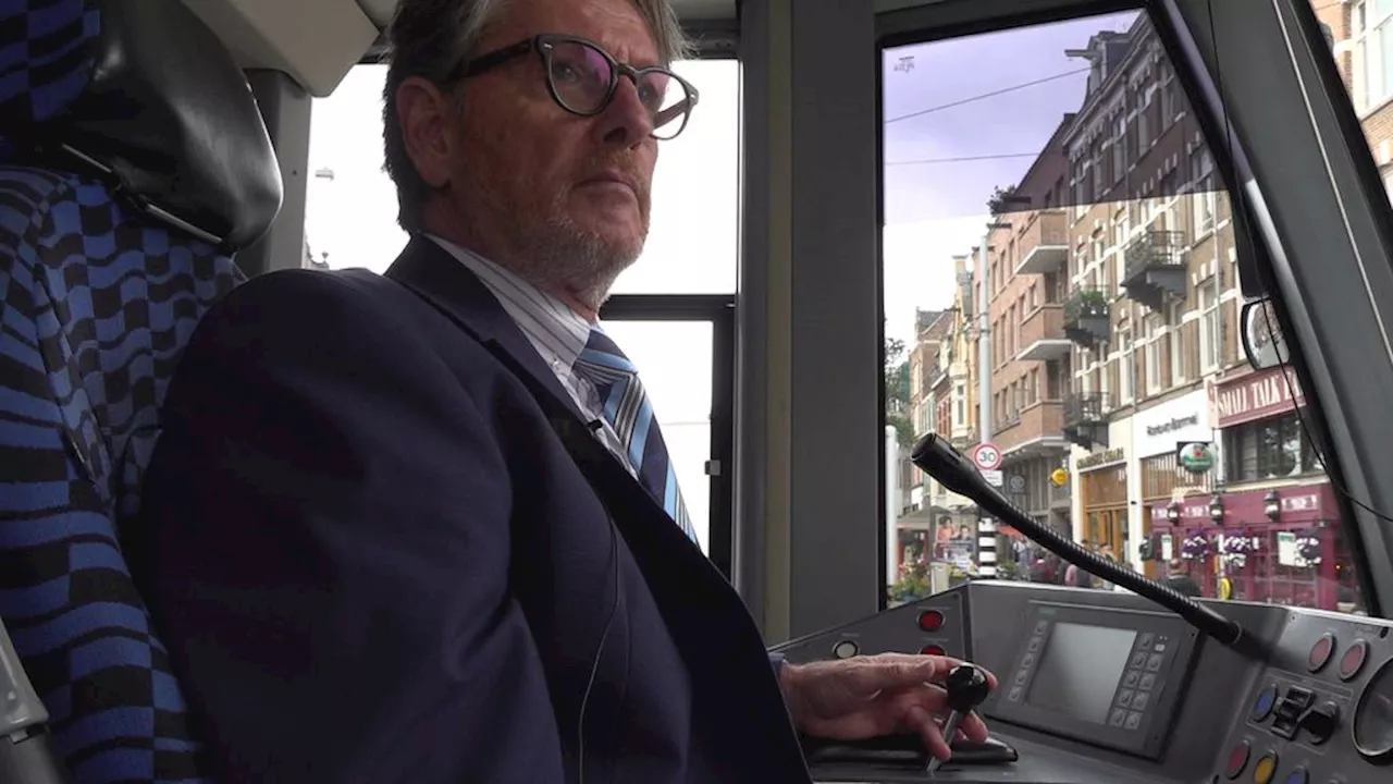 Radio-dj Erik de Zwart (67) heeft nieuwe droombaan als trambestuurder