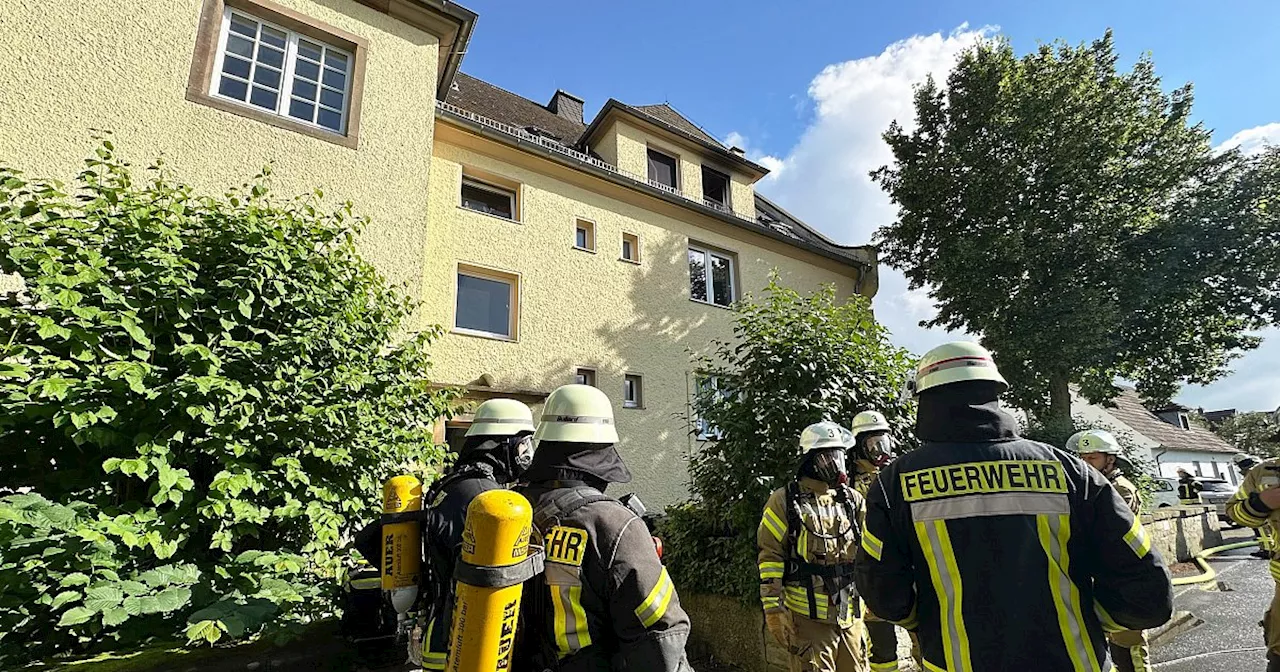 Bürener Feuerwehr rückt zu Brand in der Wewelsburger Grundschule aus