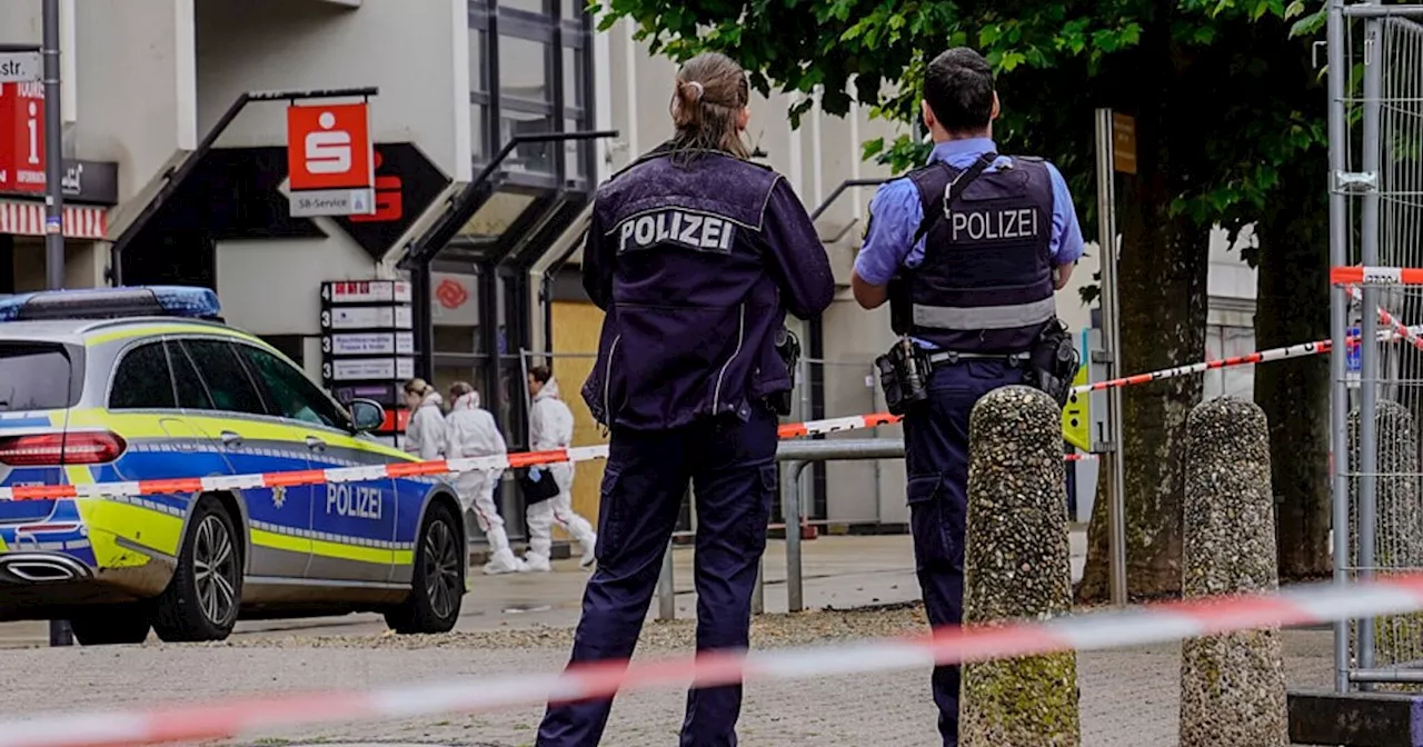 Toter in Gebäude mit Bank in Saarlouis - Polizeigroßeinsatz