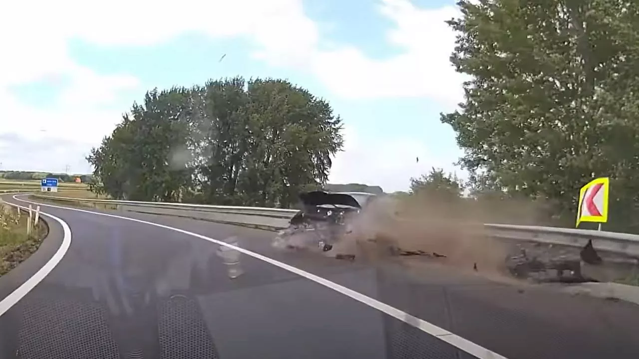 Beelden van dollemansrit op de A17 die eindigt in een crash