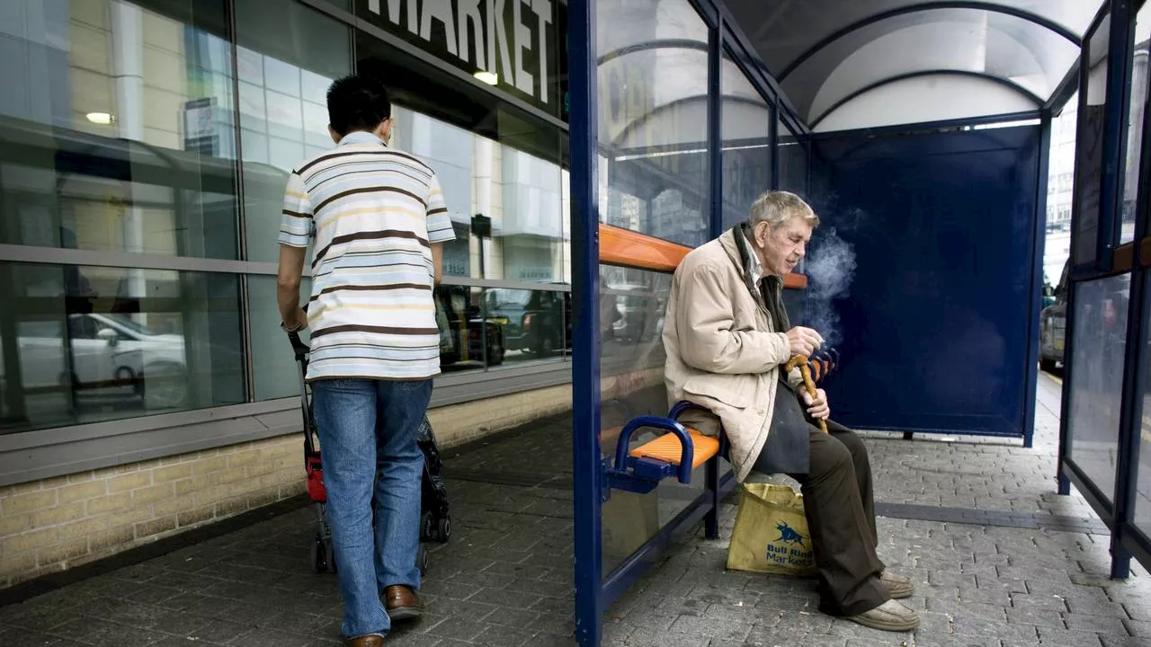 Bushaltes worden rookvrij maar het handhaven is een ander verhaal