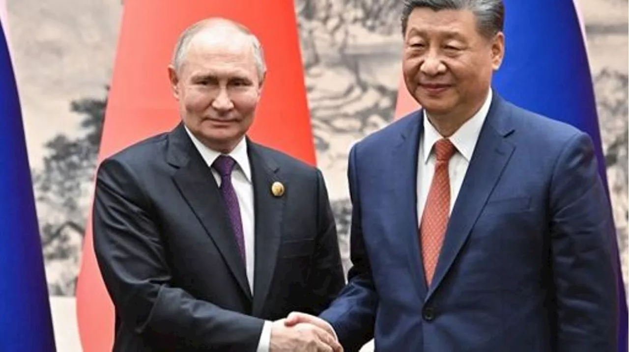 Le président chinois Xi Jinping 'ravi de revoir son vieil ami' Vladimir Poutine au Kazakhstan