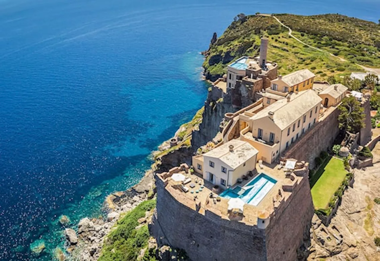 Isola di Capraia, in vendita il Forte San Giorgio: 1500 metri quadri e 3 ettari di terreno