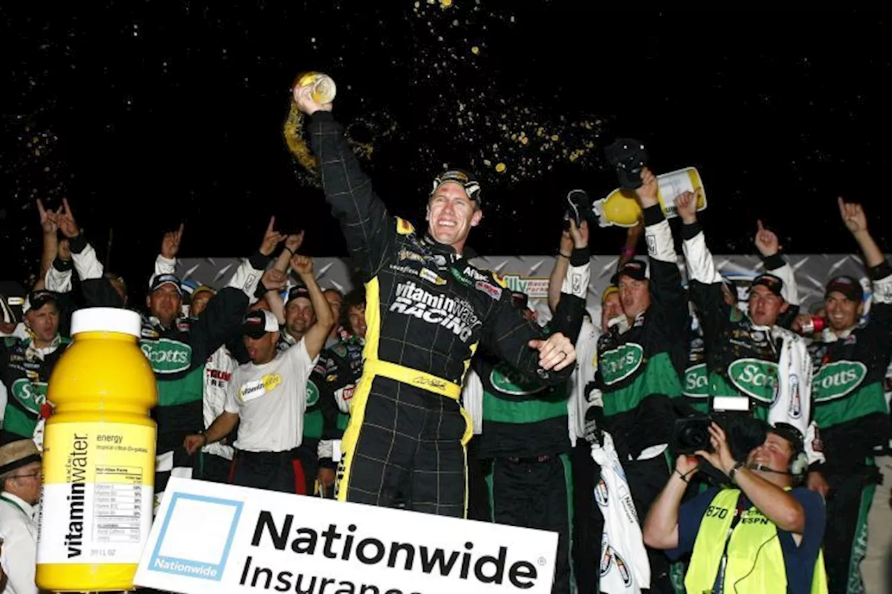 Carl Edwards schlägt Kyle Busch