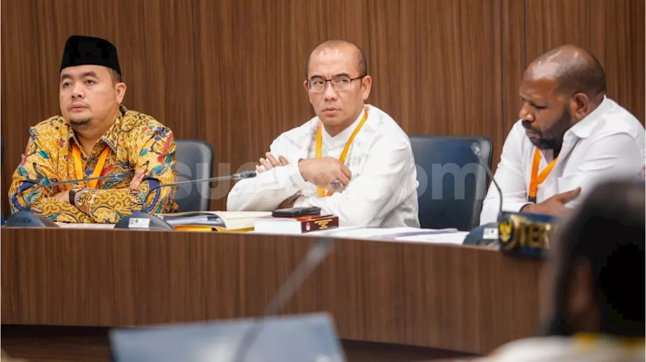 Dengar Ketua KPU Hasyim Asyari Dicopot, Tangis Korban Asusila Pecah di Sidang!