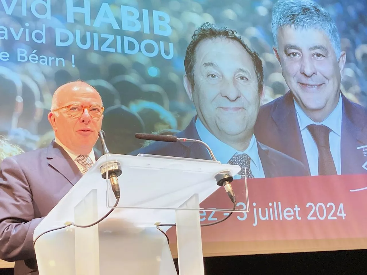 Orthez : l’ancien premier ministre Bernard Cazeneuve est venu soutenir David Habib