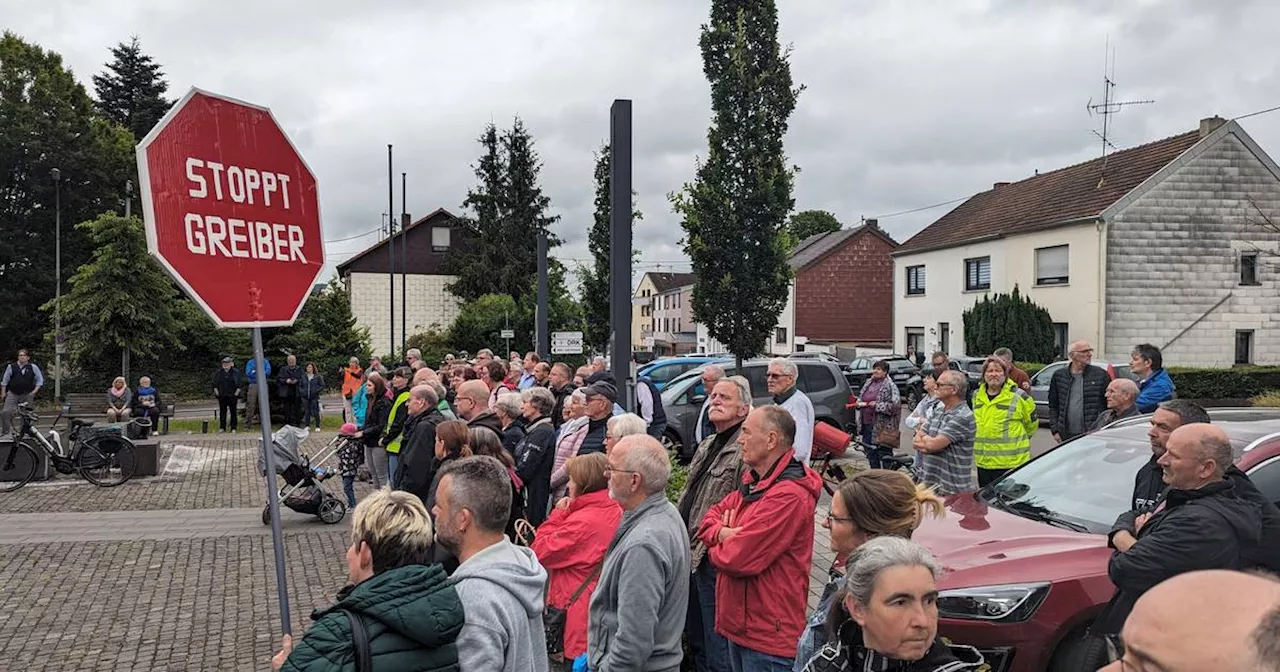 „Stoppt Greiber“: Wadgasser Bürger demonstrieren gegen Bürgermeister