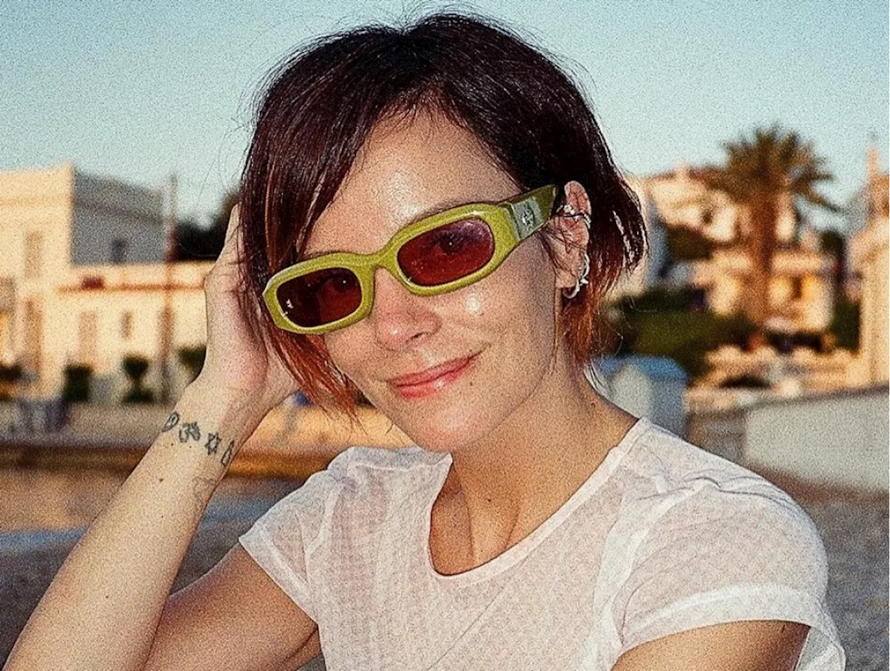 Lily Allen Bergabung dengan OnlyFans, Jualan Foto Kaki