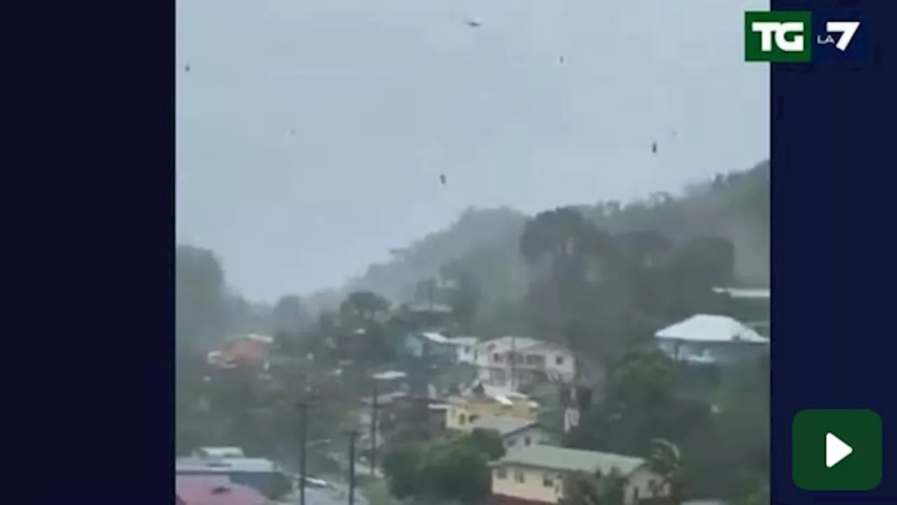 Caraibi, l'uragano Beryl porta venti a 220 km/h e spazza via tetti: 1 morto