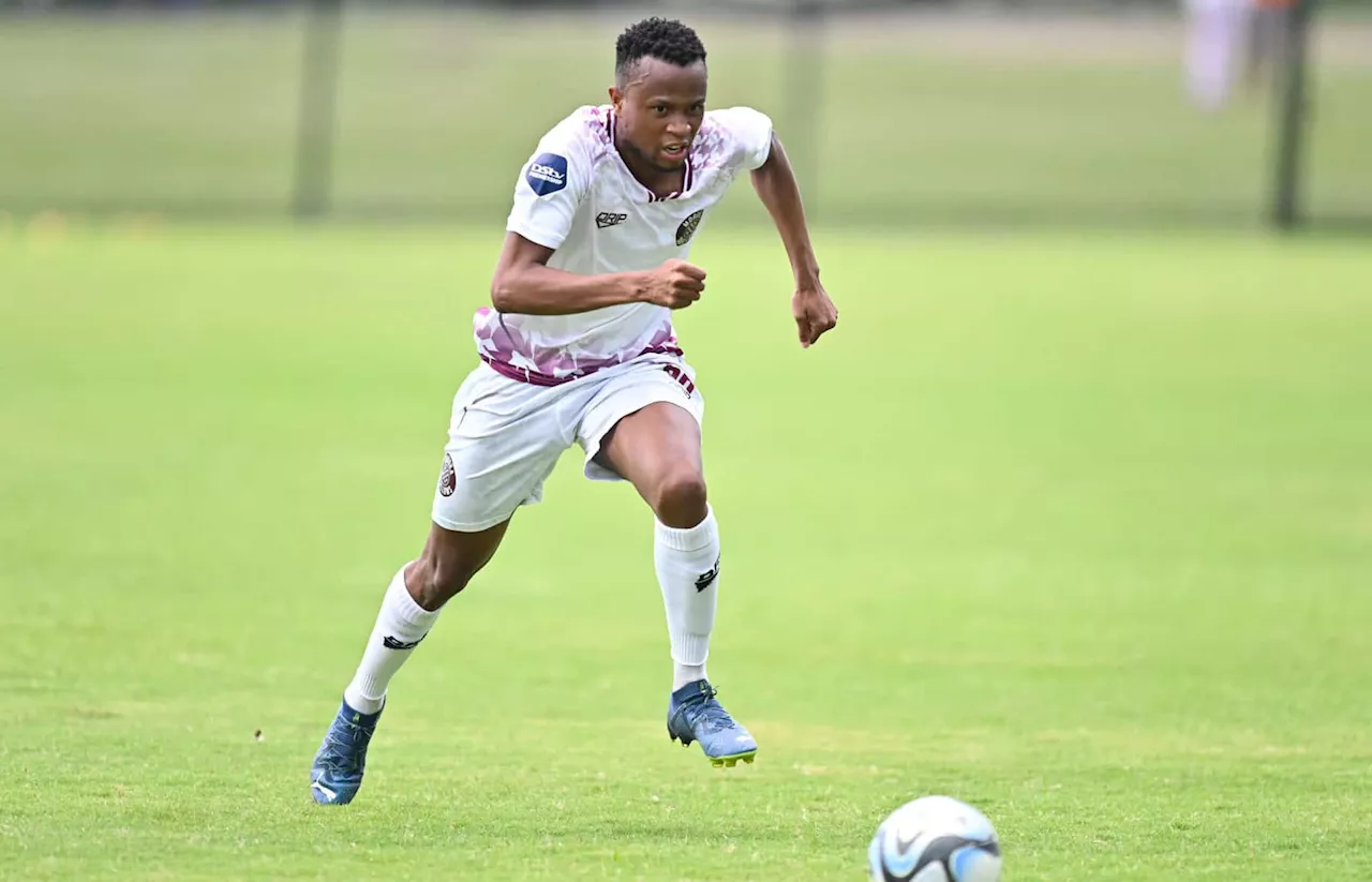 Kaizer Chiefs close in on Pirates defender Sam